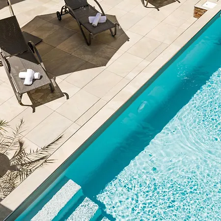 Апарт-отель Lagrange Les Patios Eugenie Биарриц