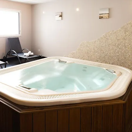 Appart hôtel Lagrange Les Patios Eugénie 4*