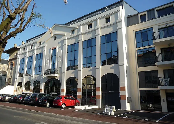 Lagrange Les Patios Eugénie 4*