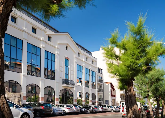 Aparthotel Lagrange Les Patios Eugénie 4*