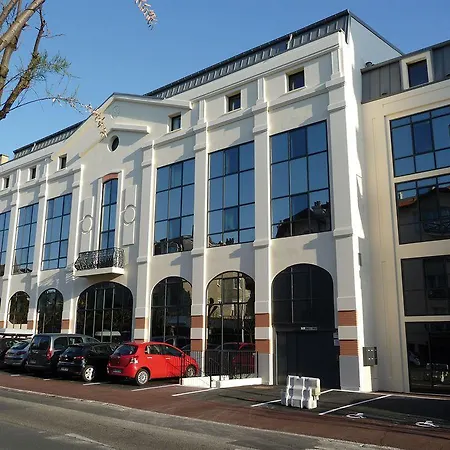 Lagrange Les Patios Eugenie 4*