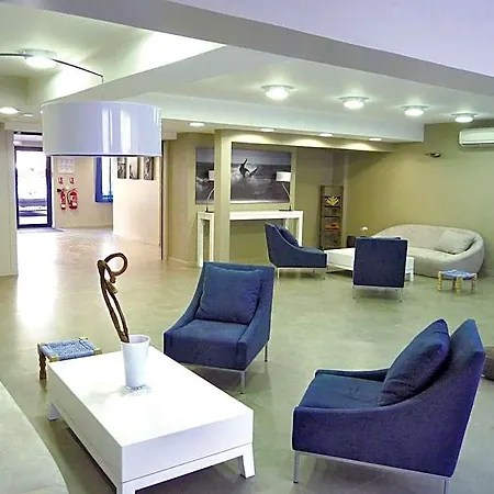 Lagrange Les Patios Eugénie Appart hôtel