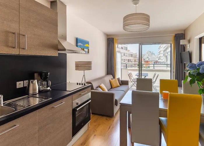 Lagrange Les Patios Eugenie Aparthotel 4*